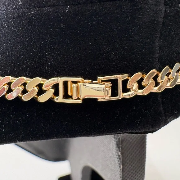 Gold Chain Necklace - Picture 4 of 4